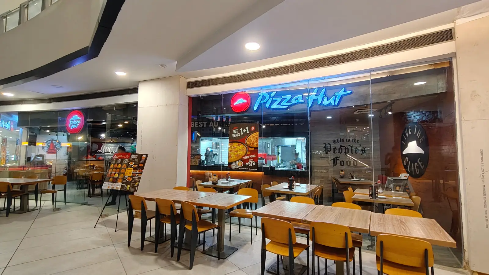 PIZZA HUT in TriNoma
